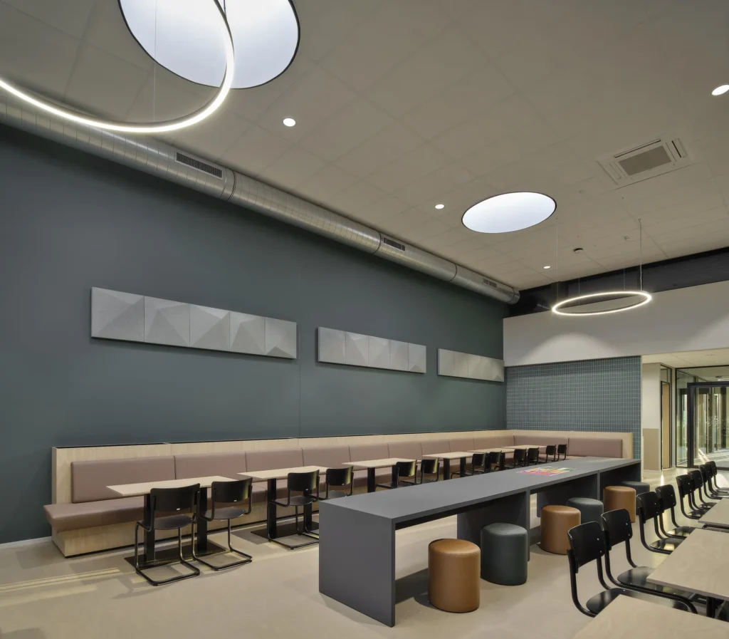 Hoe licht bijdraagt aan een moderne leeromgeving op het Varendonck College